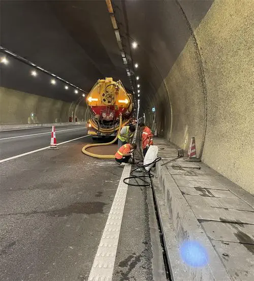 泽库隧道排水渠清淤